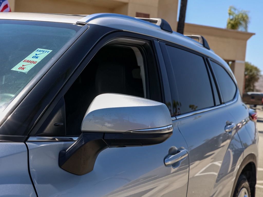 Used 2023 Toyota Highlander Limited FWD image 12