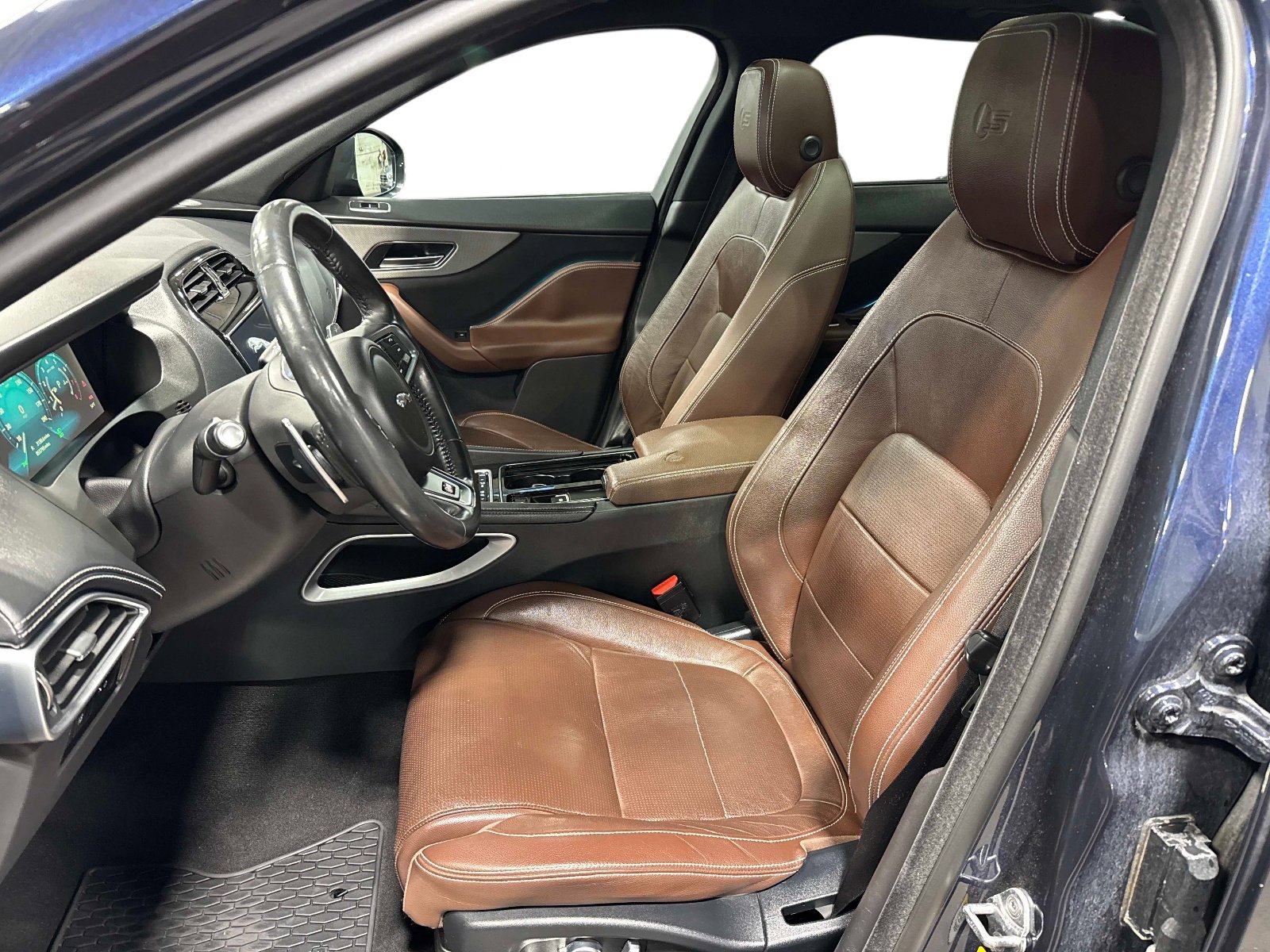 Used 2018 Jaguar F-PACE S image 22