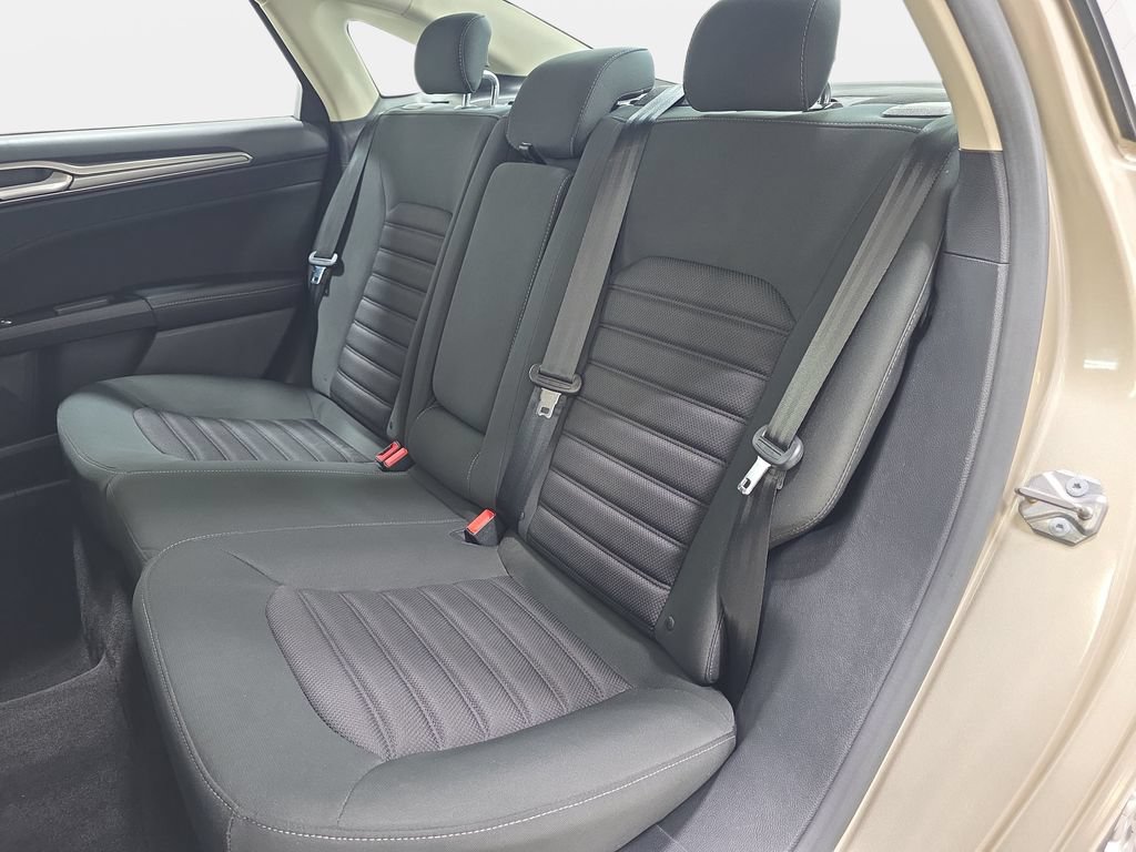 Used 2017 Ford Fusion SE w/ Fusion SE Technology Package FWD image 13