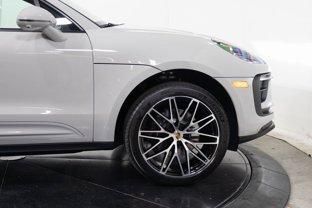 Used 2025 Porsche Macan image 11