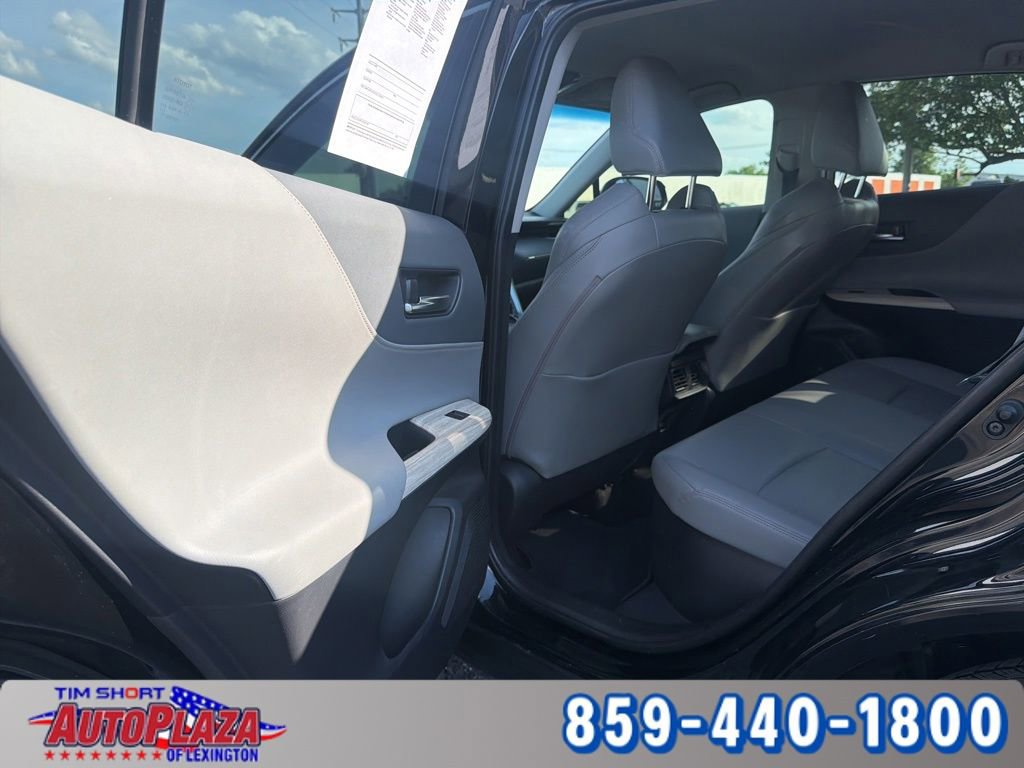 Used 2024 Toyota Venza XLE AWD/4WD image 16