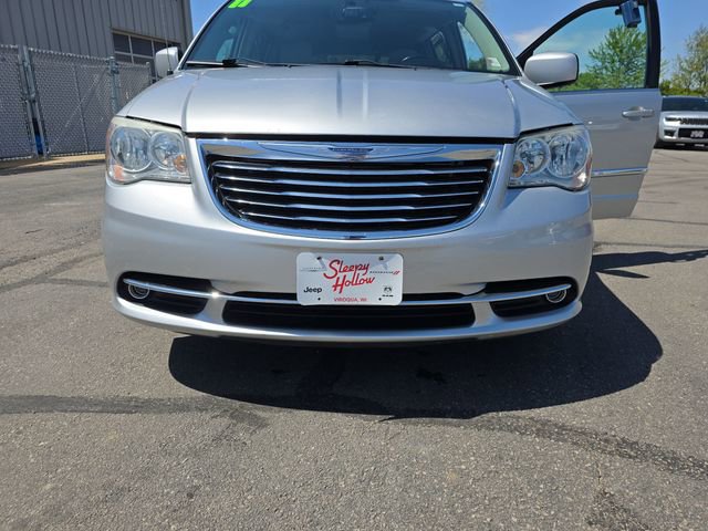 Used 2011 Chrysler Town & Country Touring w/ Entertainment Group #1 FWD image 15