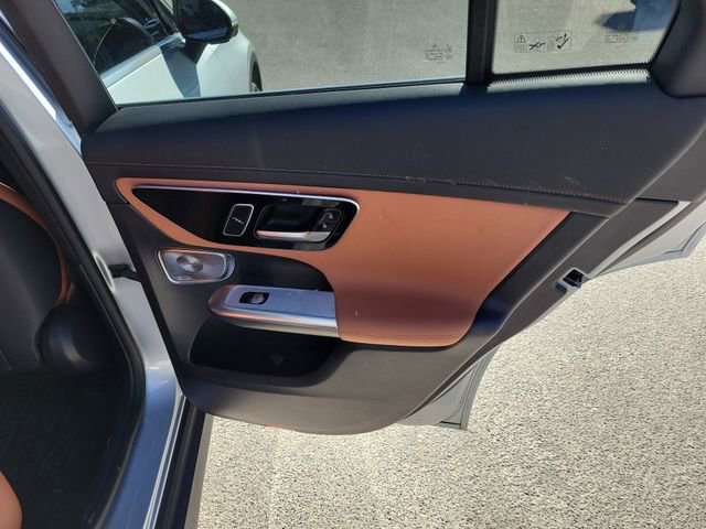 Used 2024 Mercedes-Benz GLC 300 4MATIC image 32