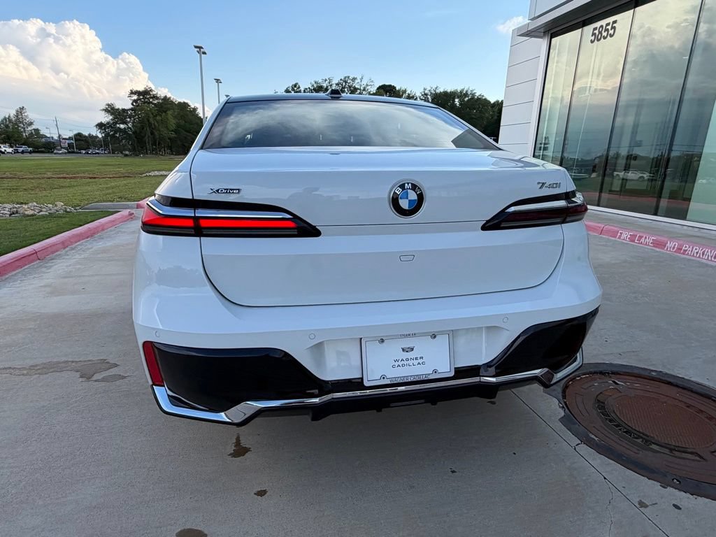 Used 2025 BMW 740i xDrive w/ Premium Package AWD/4WD image 5
