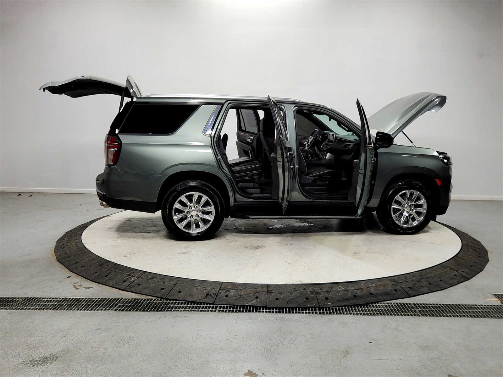 Used 2023 Chevrolet Tahoe Premier image 16