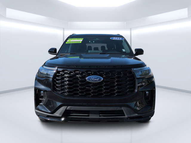 Used 2025 Ford Explorer ST-Line w/ ST-Line Street Pack AWD/4WD image 8