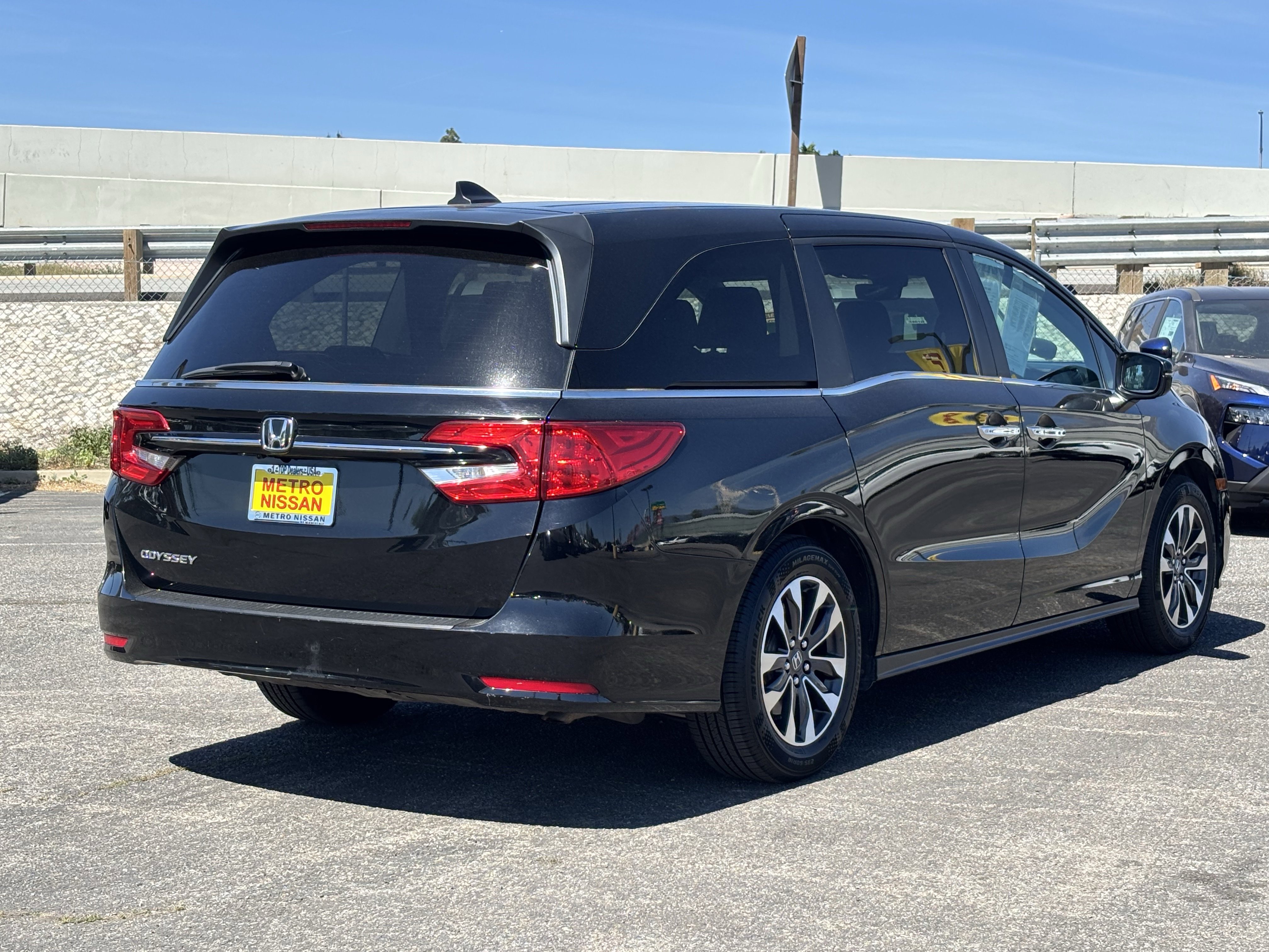 Used 2024 Honda Odyssey EX-L image 3