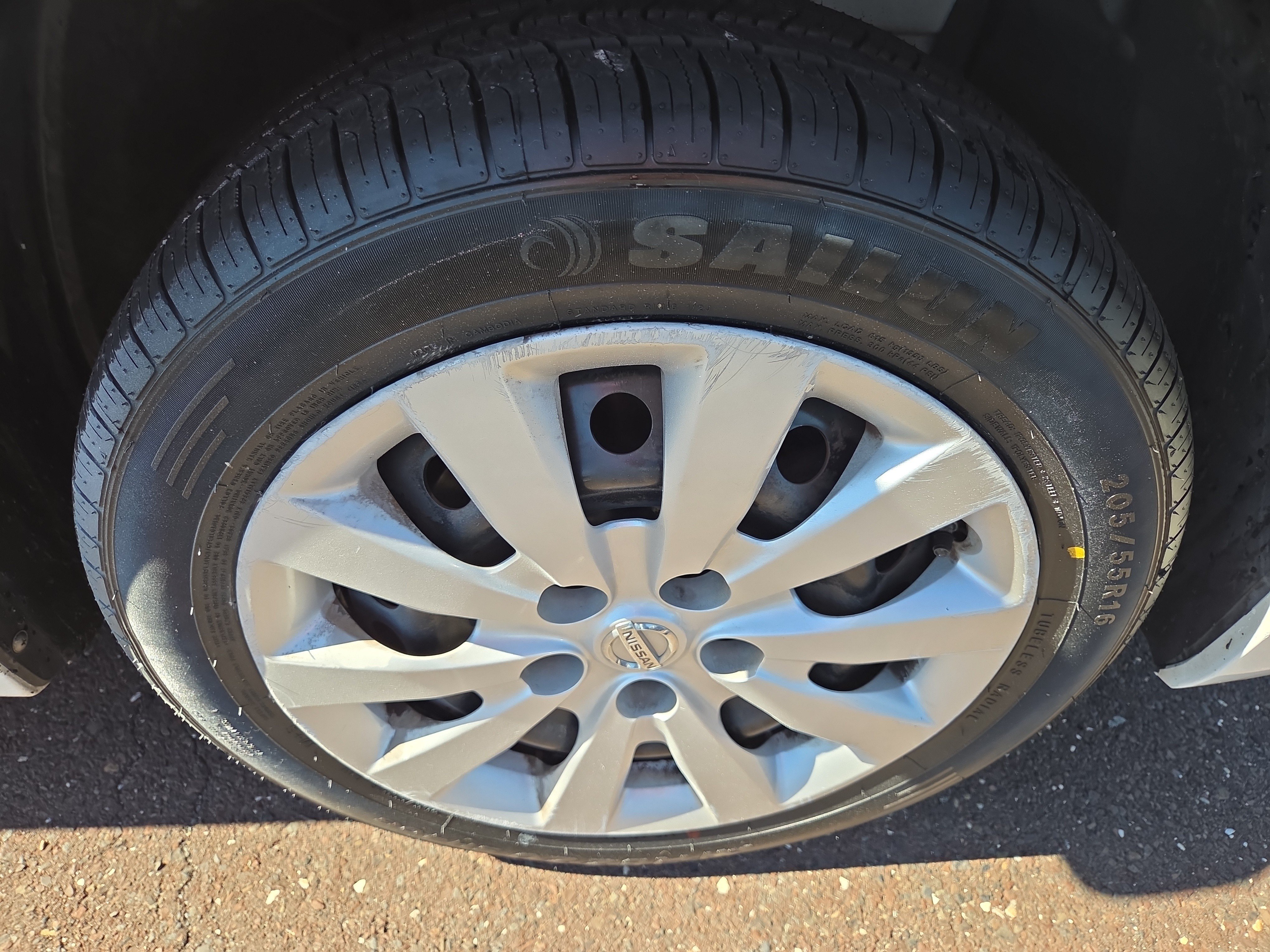 Used 2014 Nissan Sentra S FWD image 9