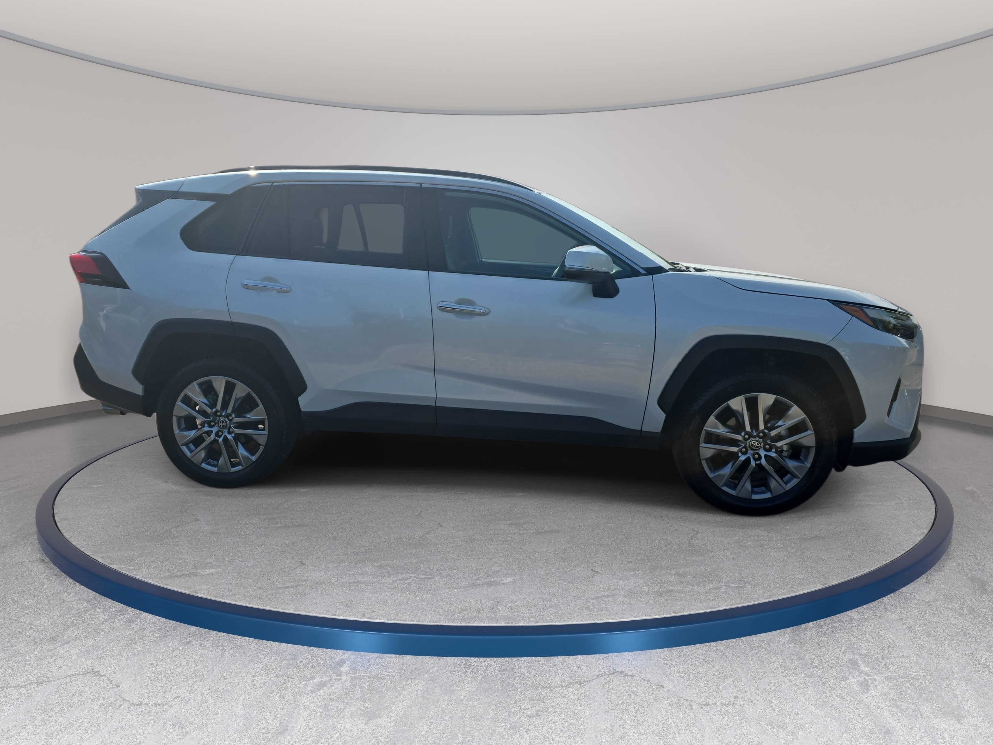 Used 2023 Toyota RAV4 Limited FWD image 4