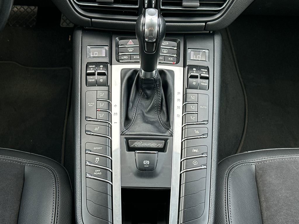 Used 2021 Porsche Macan image 17