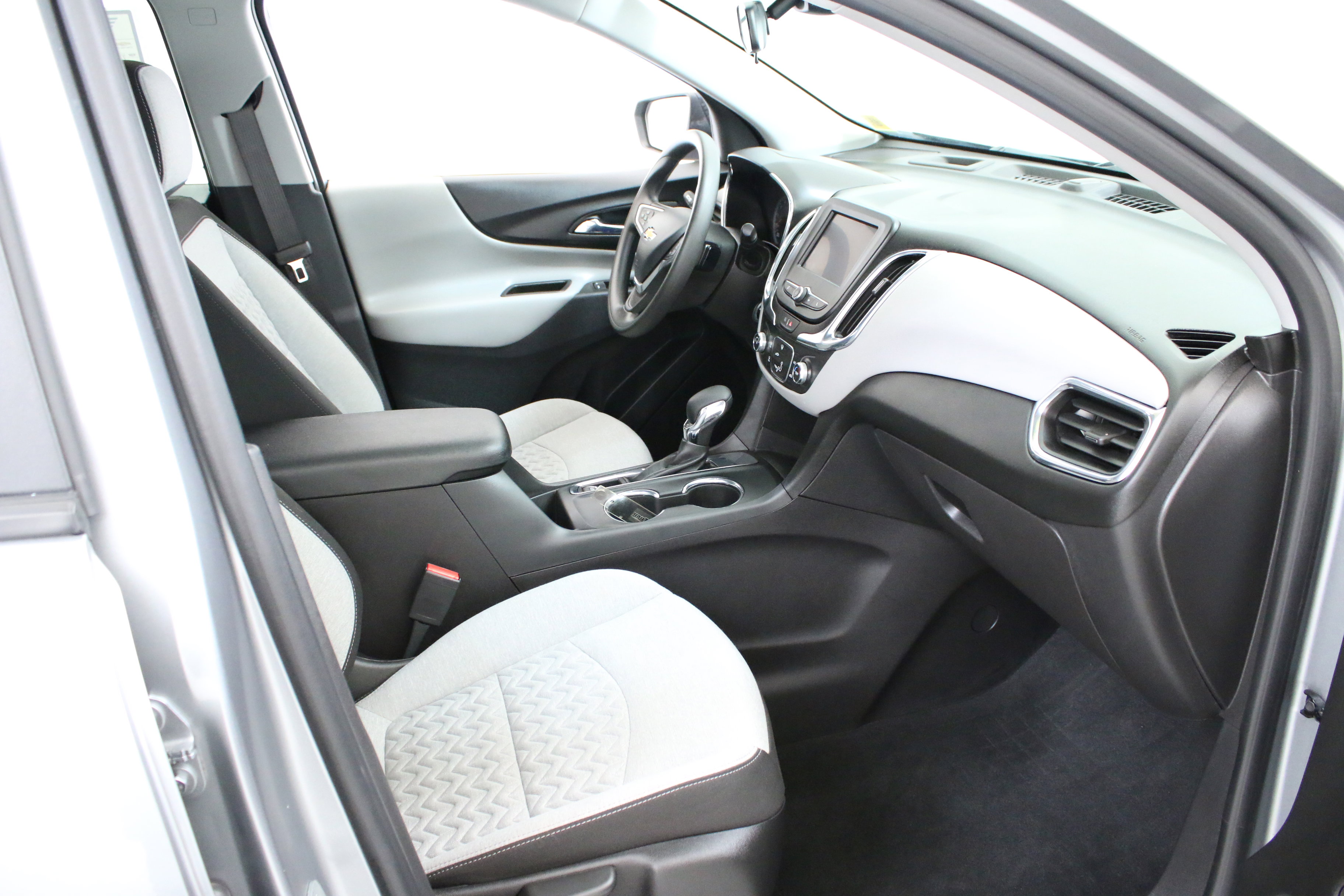 Used 2023 Chevrolet Equinox LS w/ Midnight Edition image 29