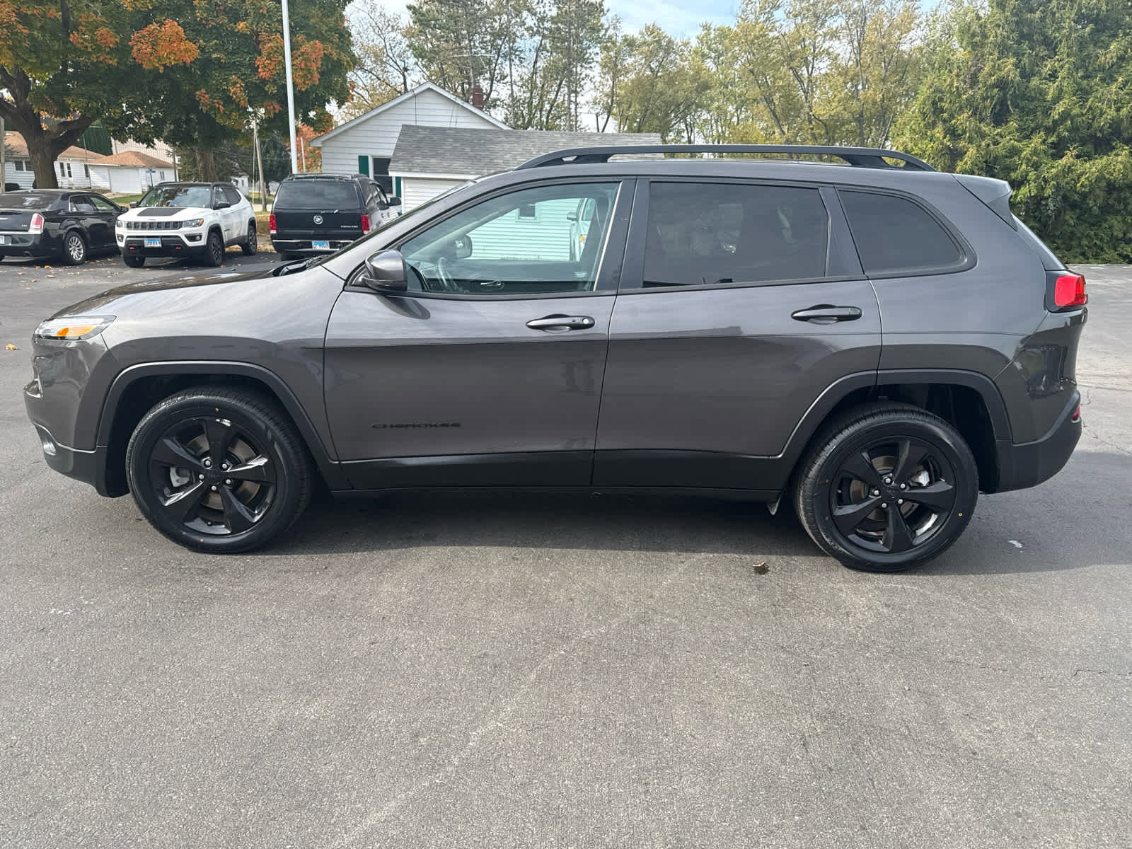 Used 2018 Jeep Cherokee Limited w/ High Altitude Package image 6