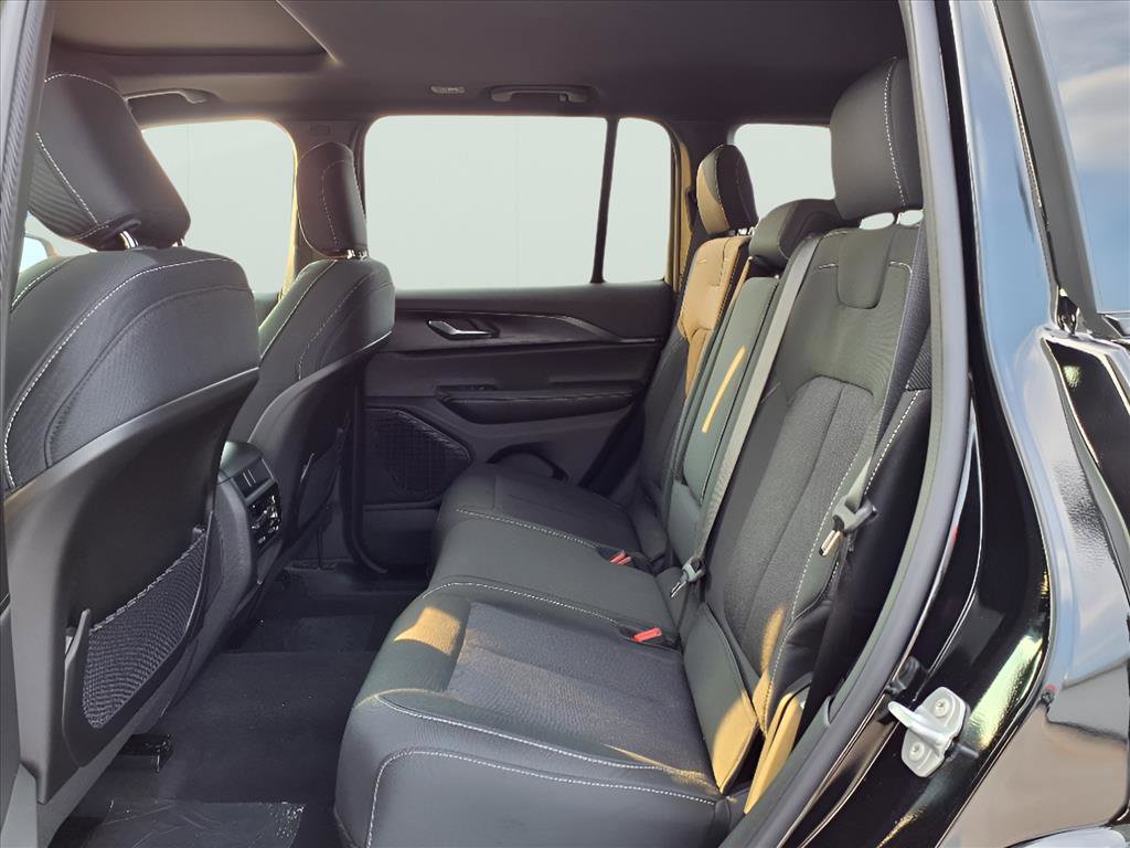 New 2025 Jeep Grand Cherokee Laredo X image 16