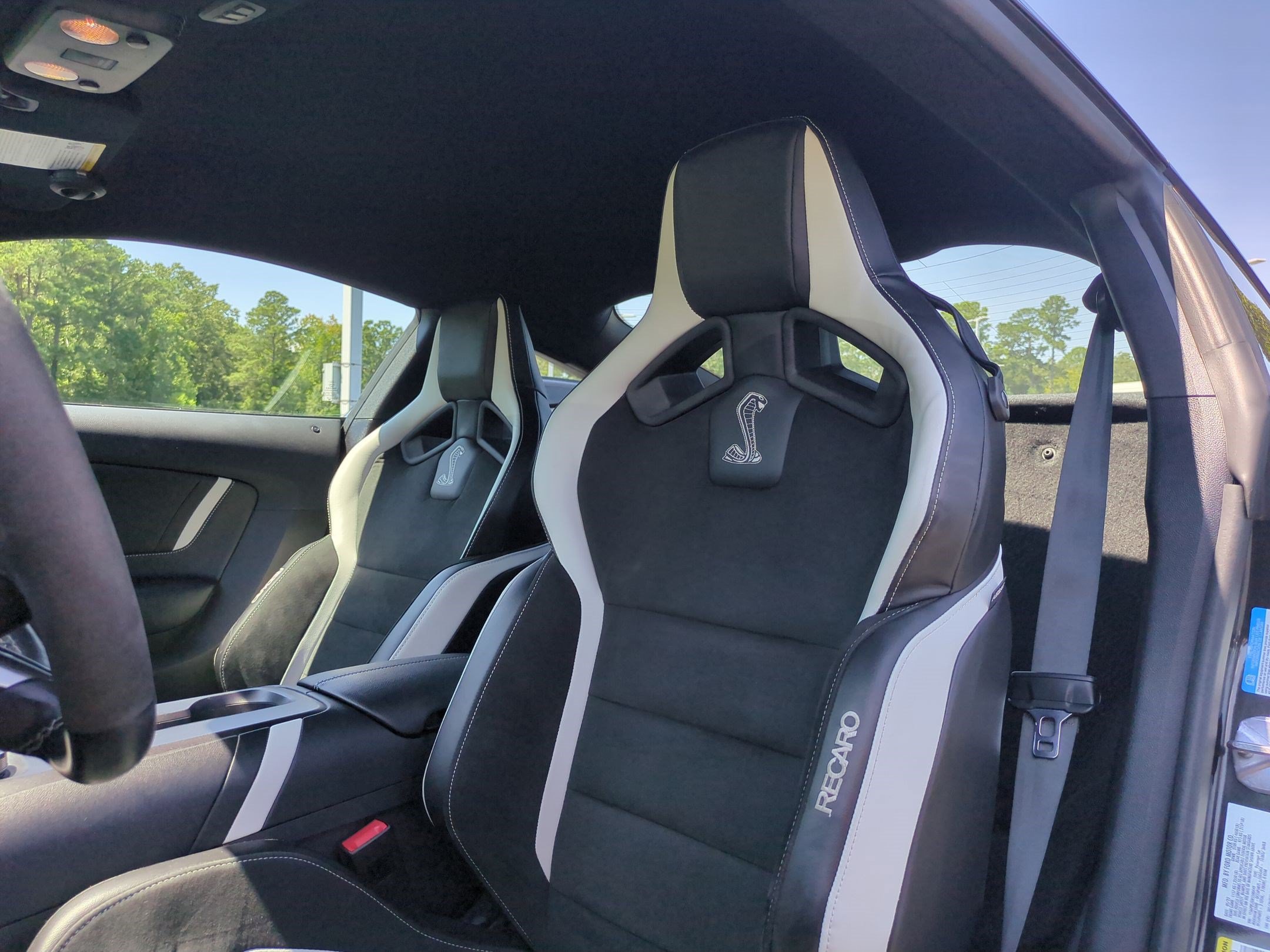 Used 2022 Ford Mustang Shelby GT500 w/ Carbon Fiber Track Pack RWD image 16