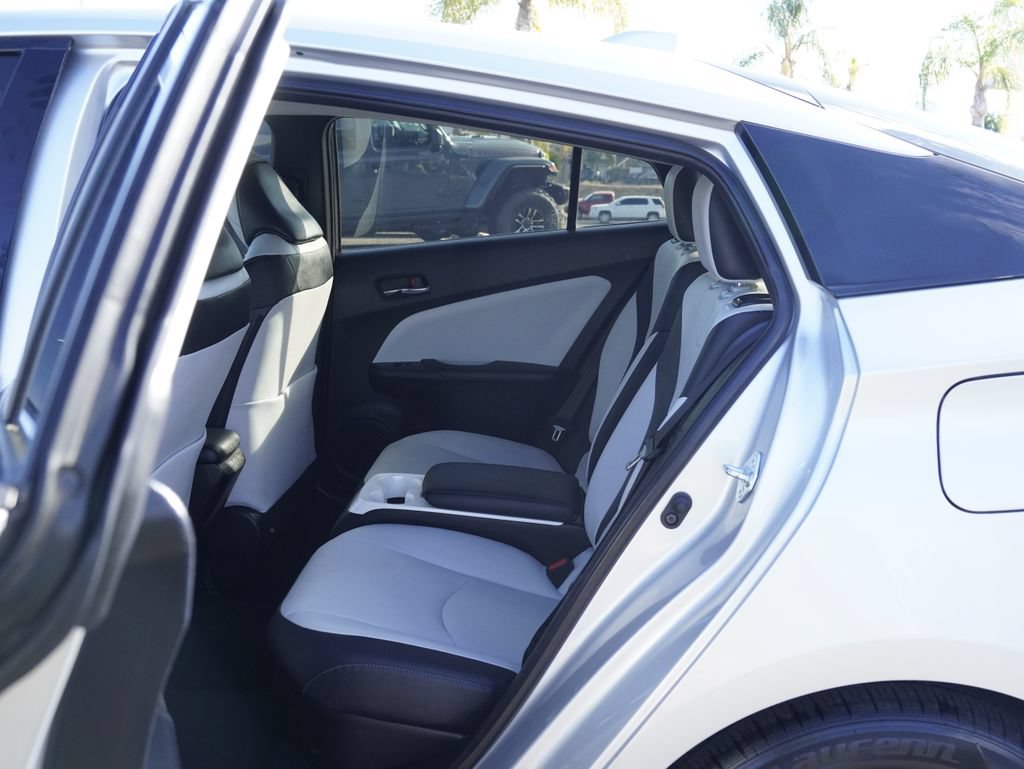 Used 2017 Toyota Prius Prime Advanced w/ Carpet Mat Package FWD image 27