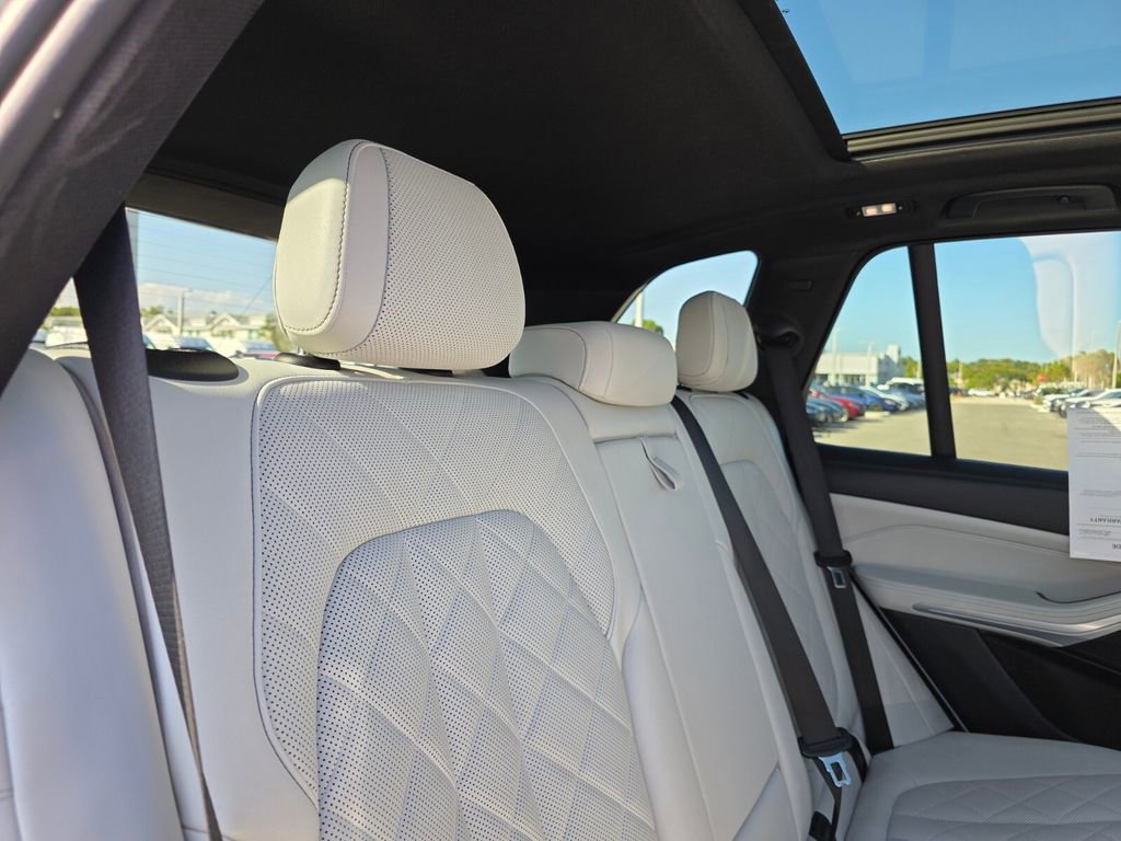 Used 2023 BMW X5 xDrive45e image 13