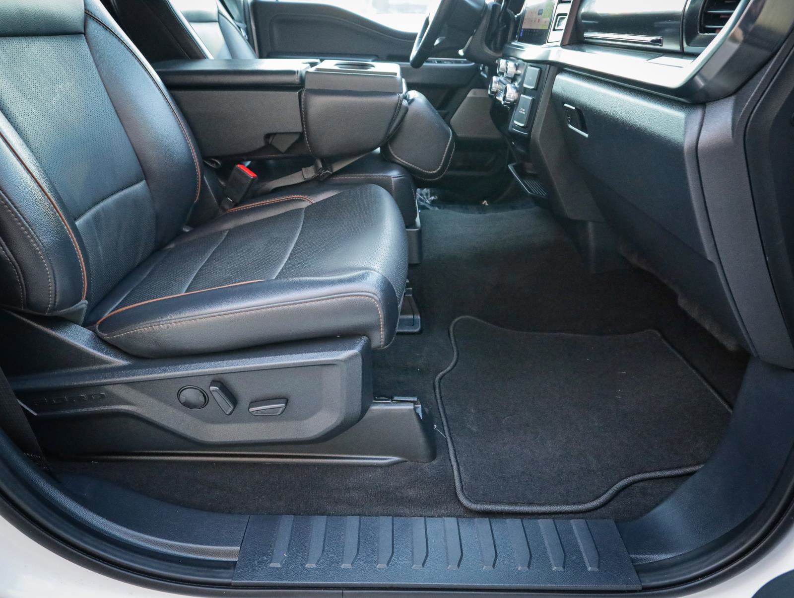 Used 2025 Ford F350 Lariat image 24