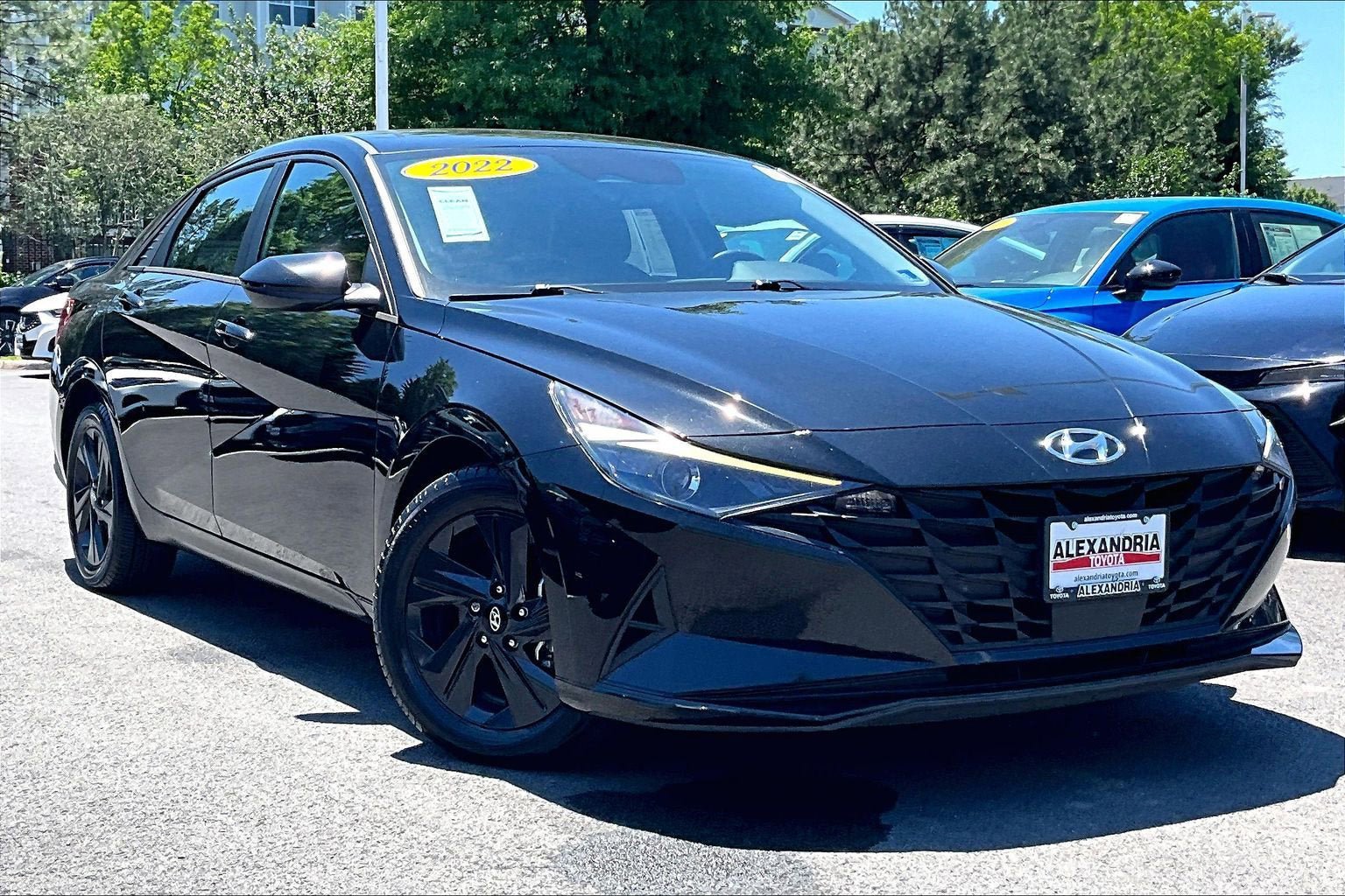 Used 2022 Hyundai Elantra SEL w/ Convenience Package FWD image 2
