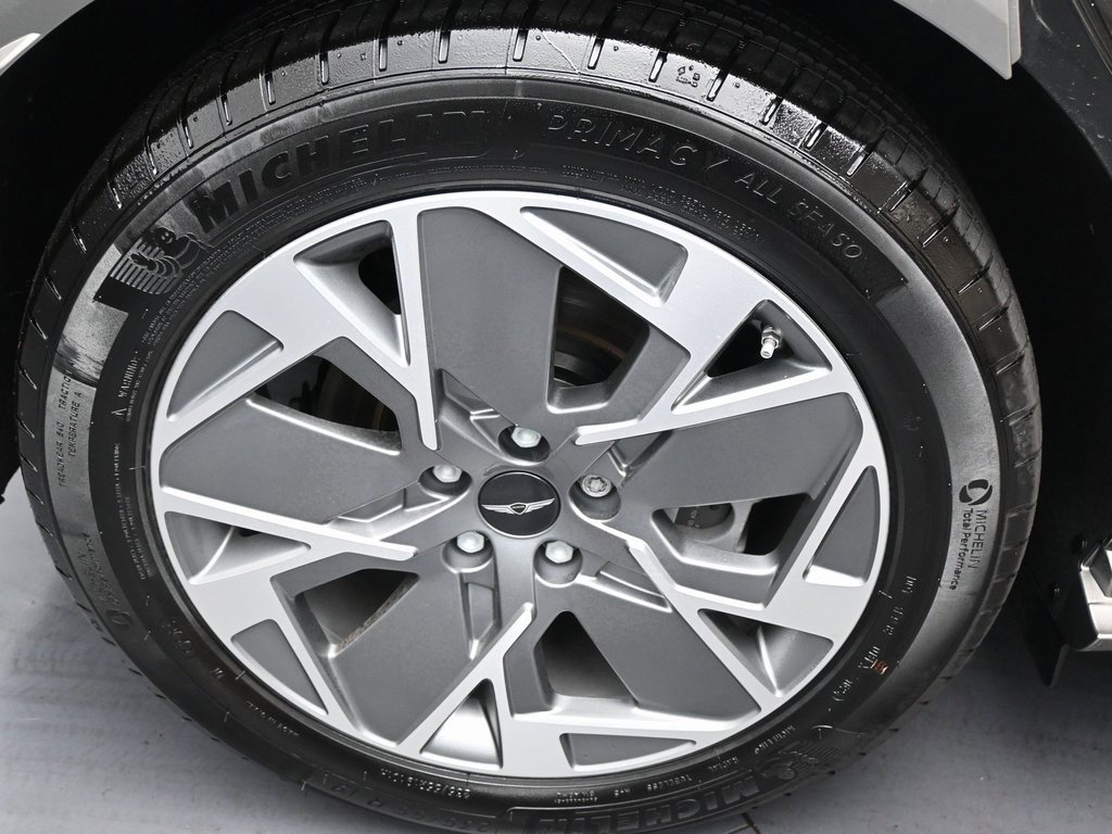 Used 2025 Genesis GV60 RWD image 37