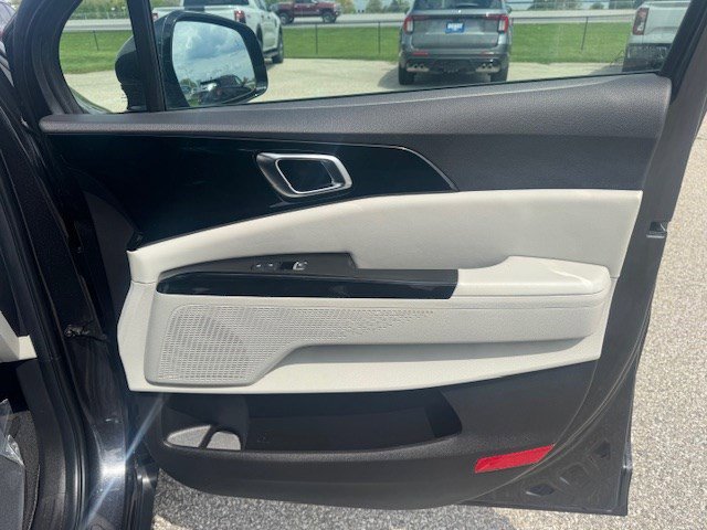 Used 2024 Kia Carnival EX FWD image 39