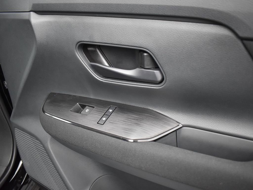 Used 2025 Nissan Kicks S image 23