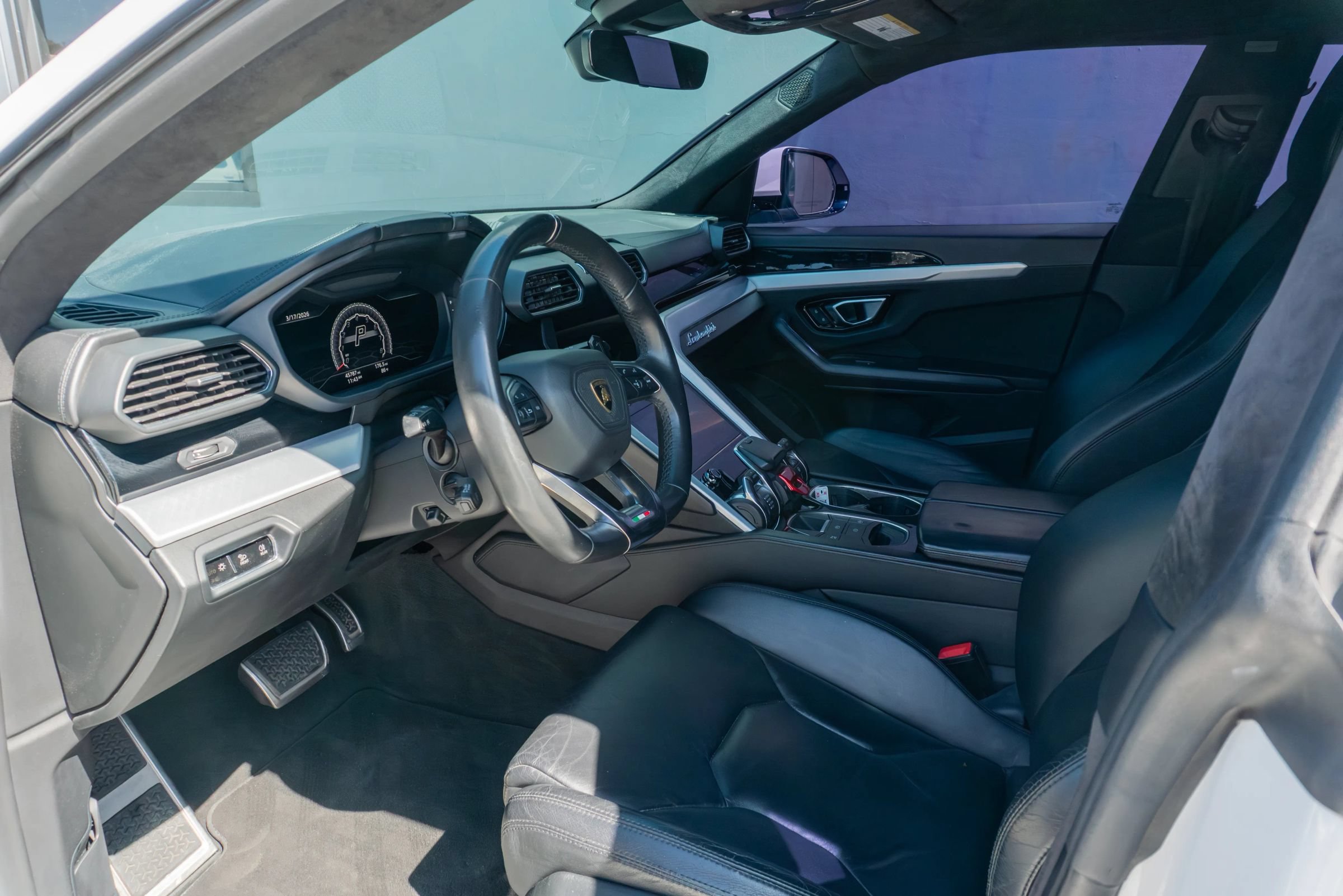 Used 2019 Lamborghini Urus AWD/4WD image 10