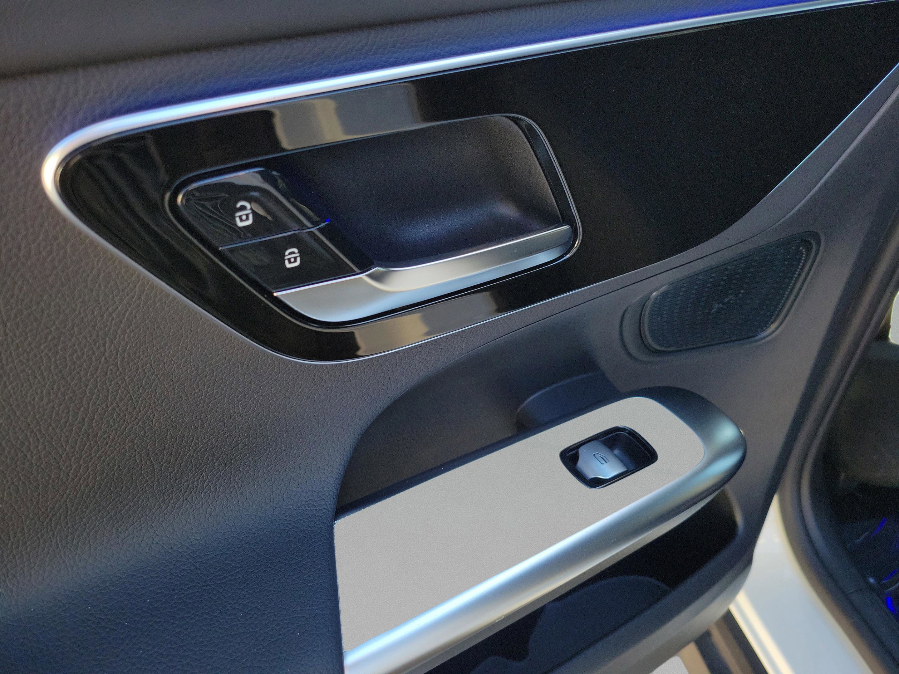 Certified 2025 Mercedes-Benz GLC 300 image 12