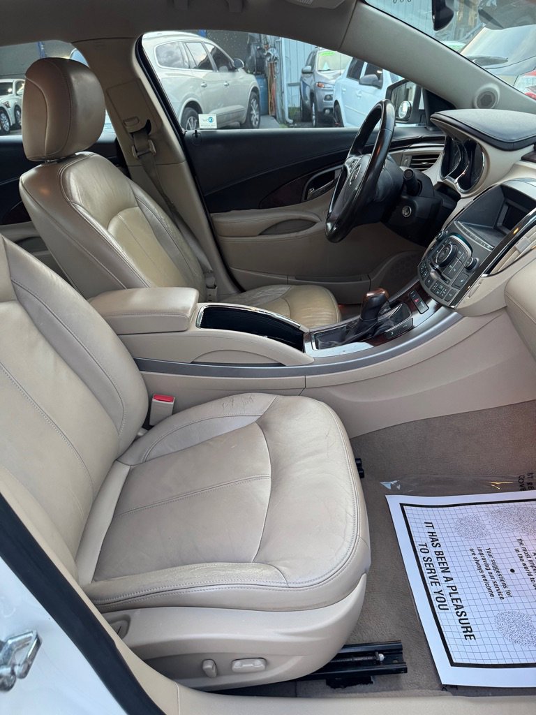 Used 2011 Buick LaCrosse CXL w/ Driver Confidence Package FWD image 9
