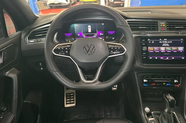 Certified 2022 Volkswagen Tiguan SE R-Line FWD image 18