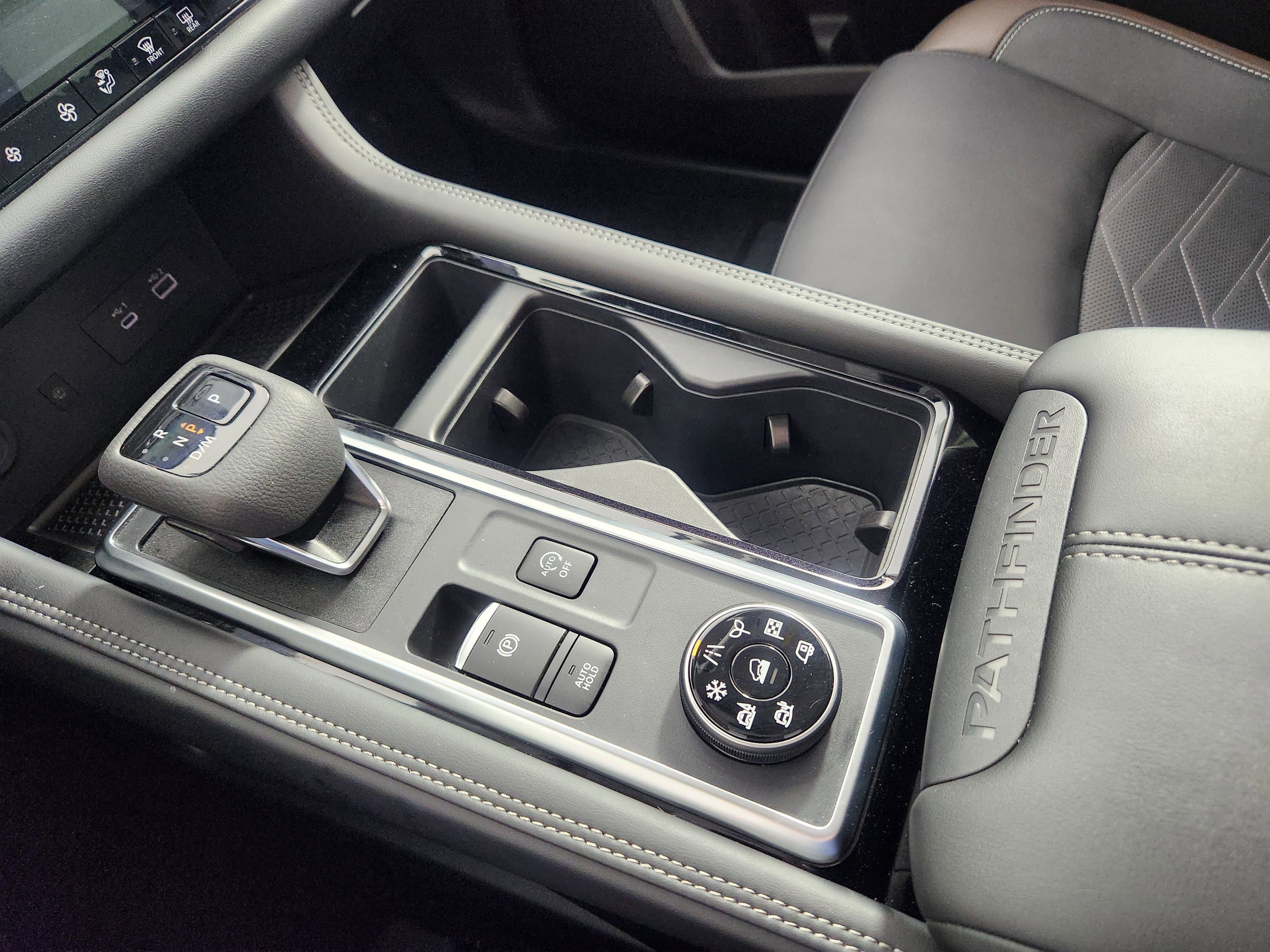 Used 2025 Nissan Pathfinder Platinum image 25