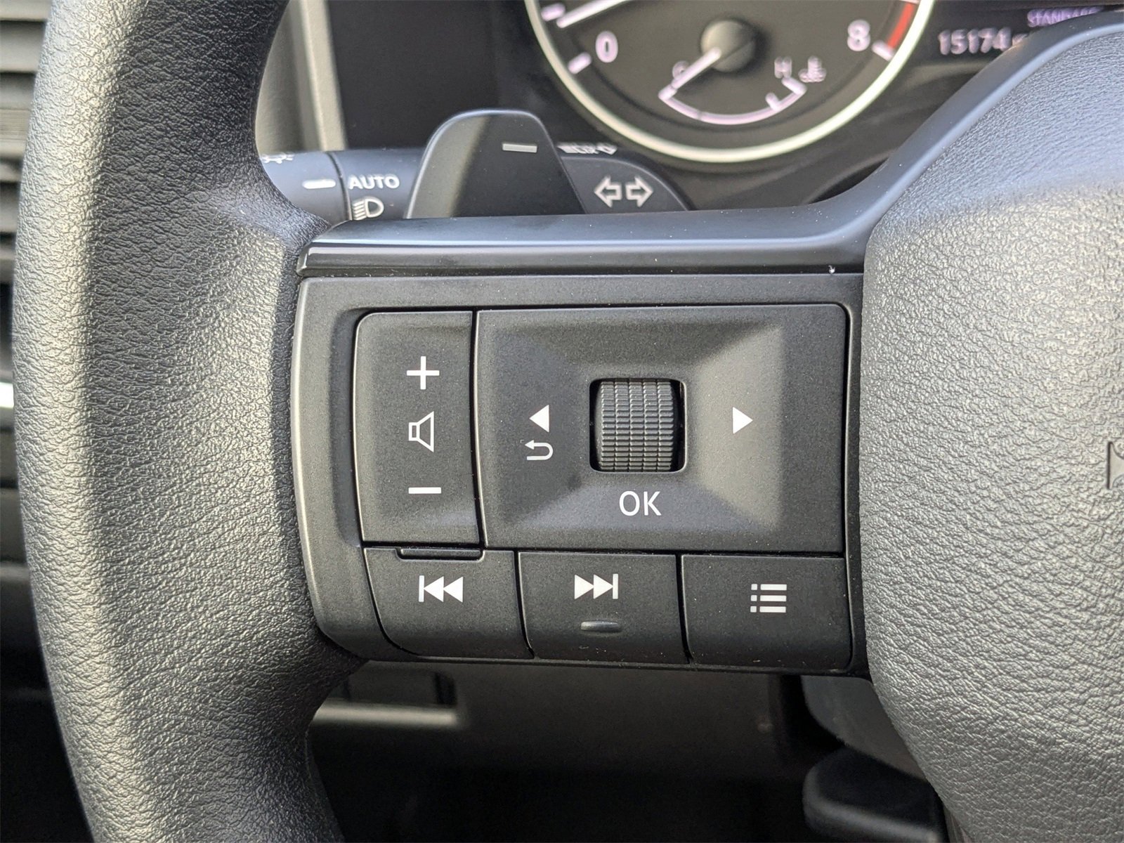 Used 2025 Nissan Rogue S image 25