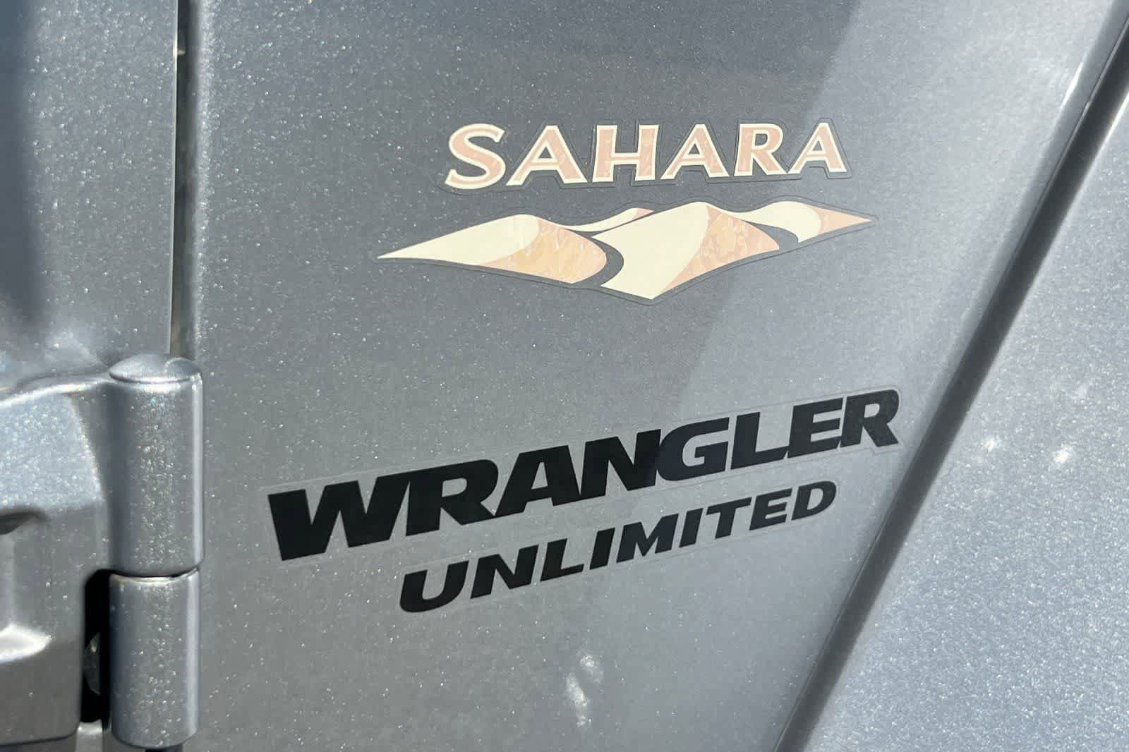 Used 2014 Jeep Wrangler Unlimited Sahara w/ Connectivity Group AWD/4WD image 13