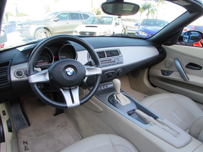 Used 2003 BMW Z4 2.5i image 9