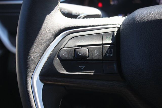 Used 2024 Jeep Grand Cherokee Limited image 11