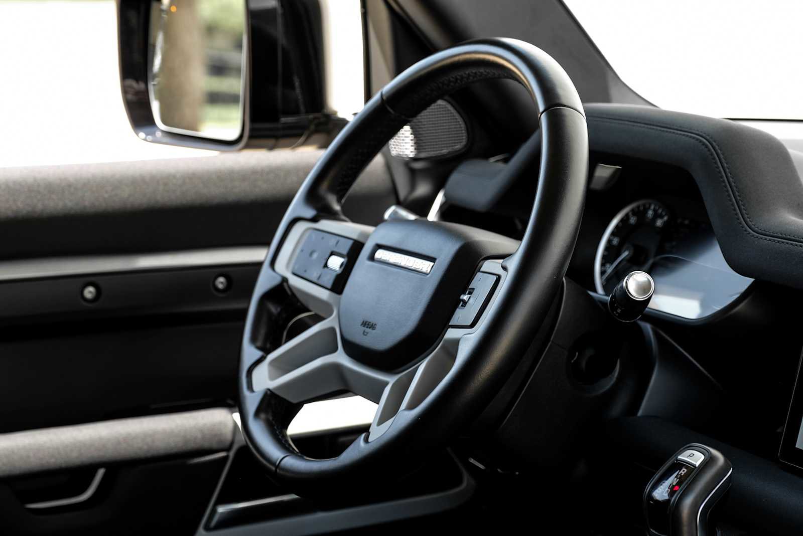 Used 2022 Land Rover Defender 90 image 16