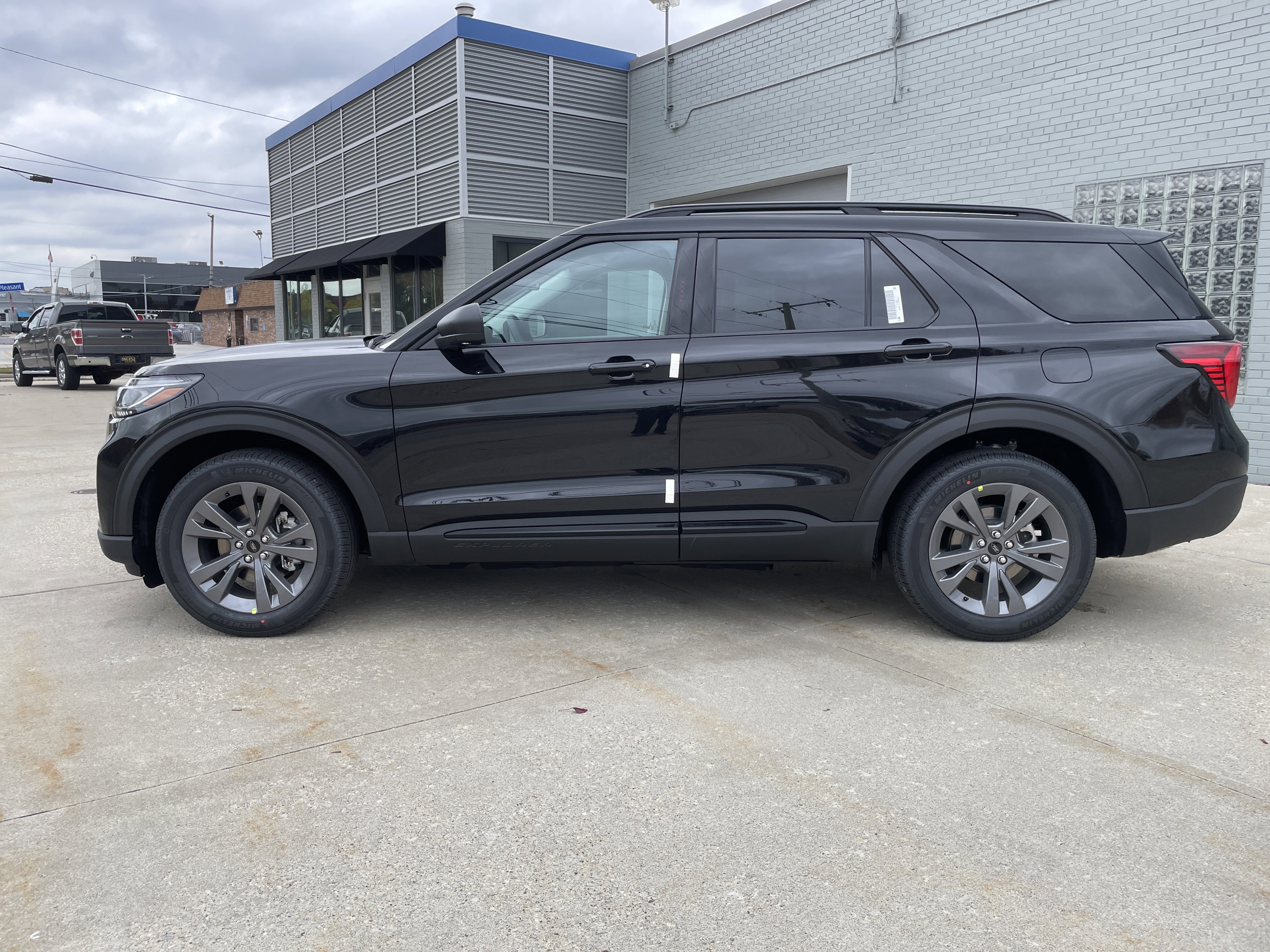 New 2026 Ford Explorer Active image 7