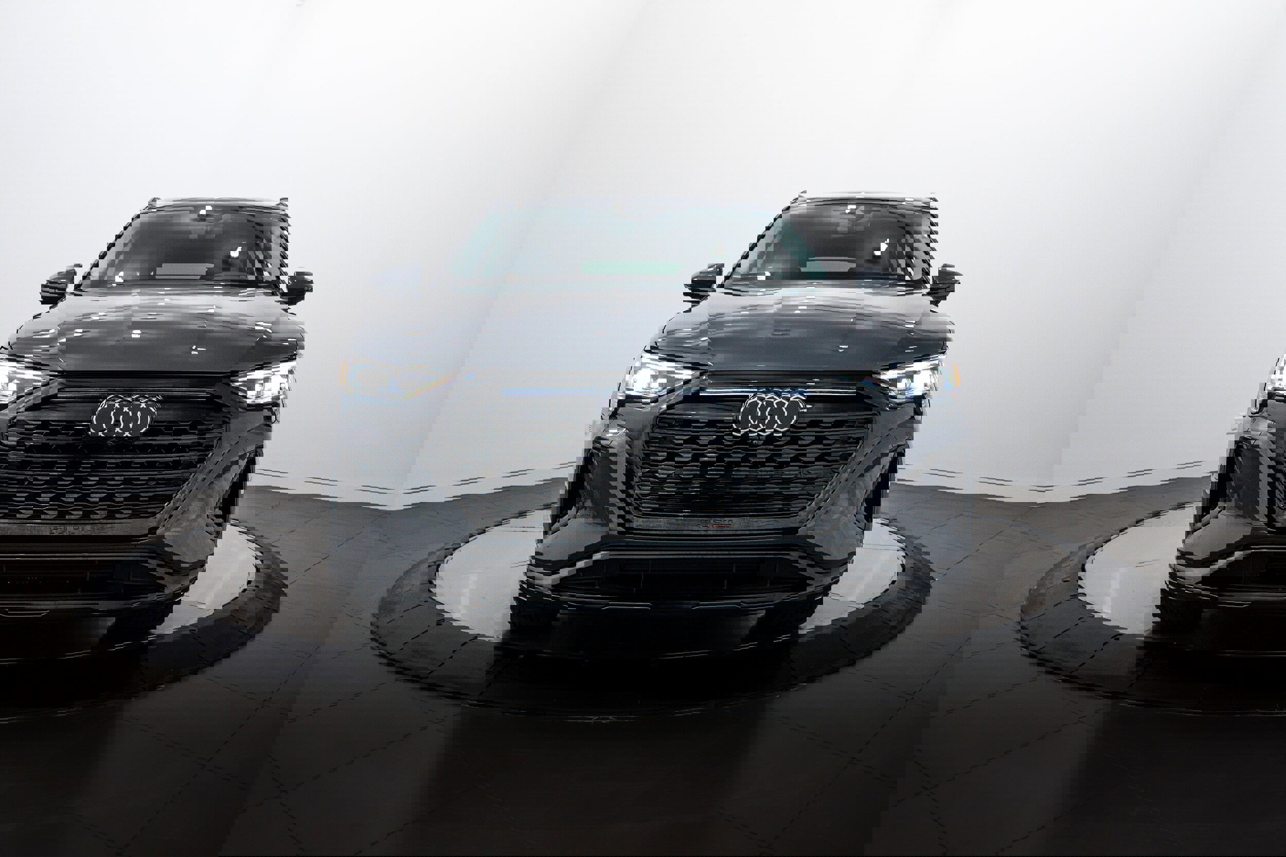 Certified 2024 Audi Q8 e-tron Prestige image 25