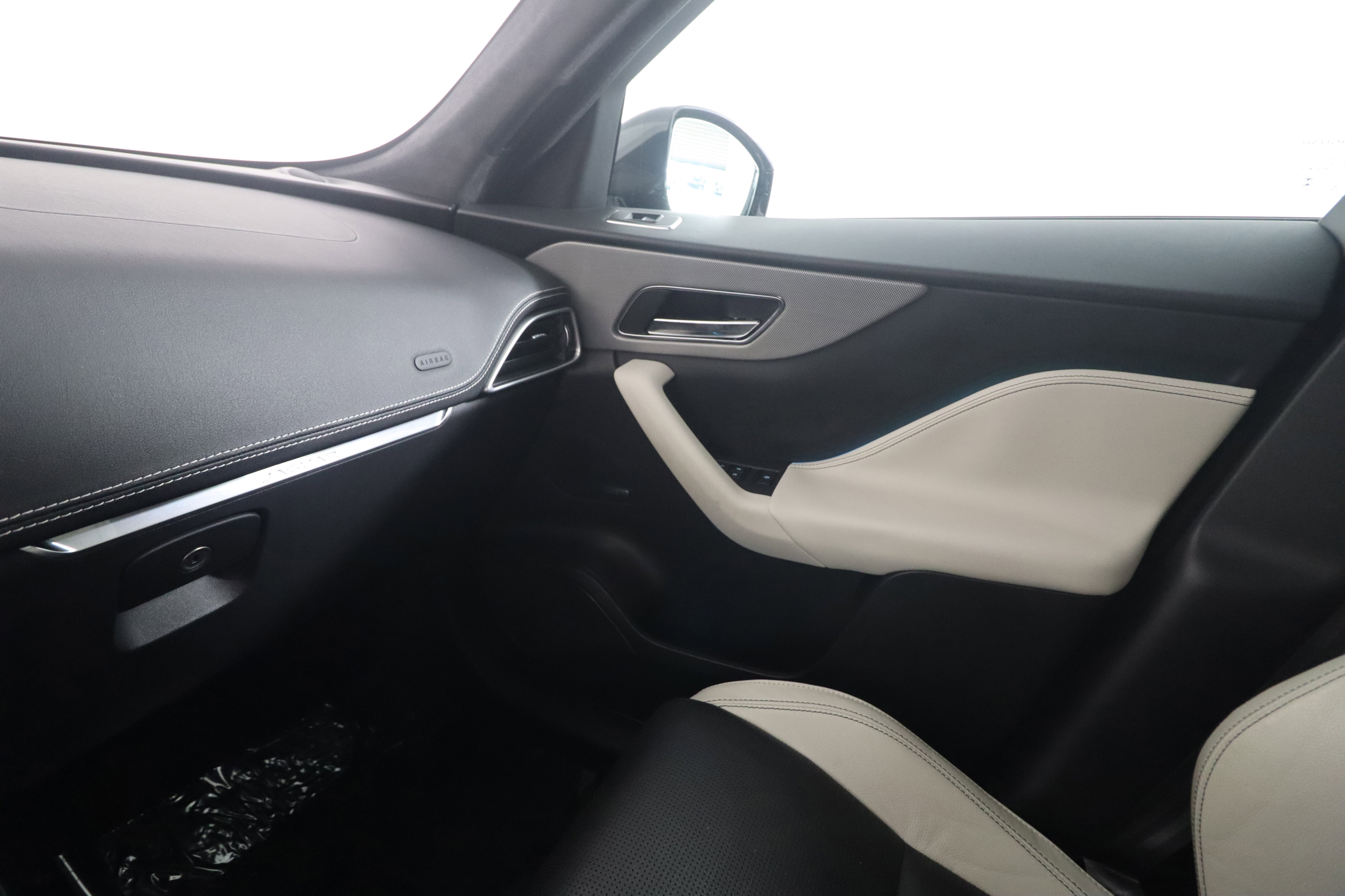 Used 2019 Jaguar F-PACE S AWD/4WD image 12