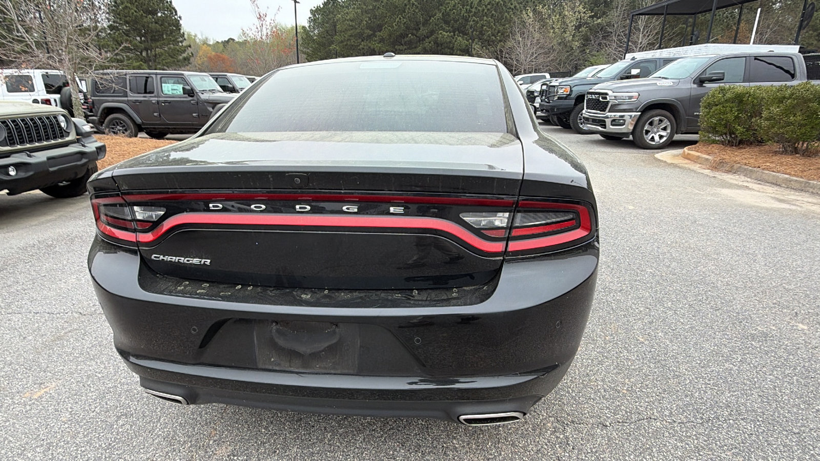 Used 2022 Dodge Charger SXT w/ Driver Convenience Group image 9