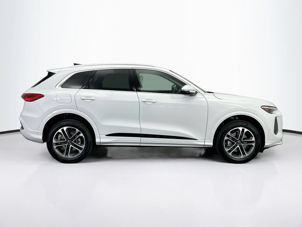 Used 2025 Audi Q5 Premium Plus w/ Premium Plus AWD/4WD image 5