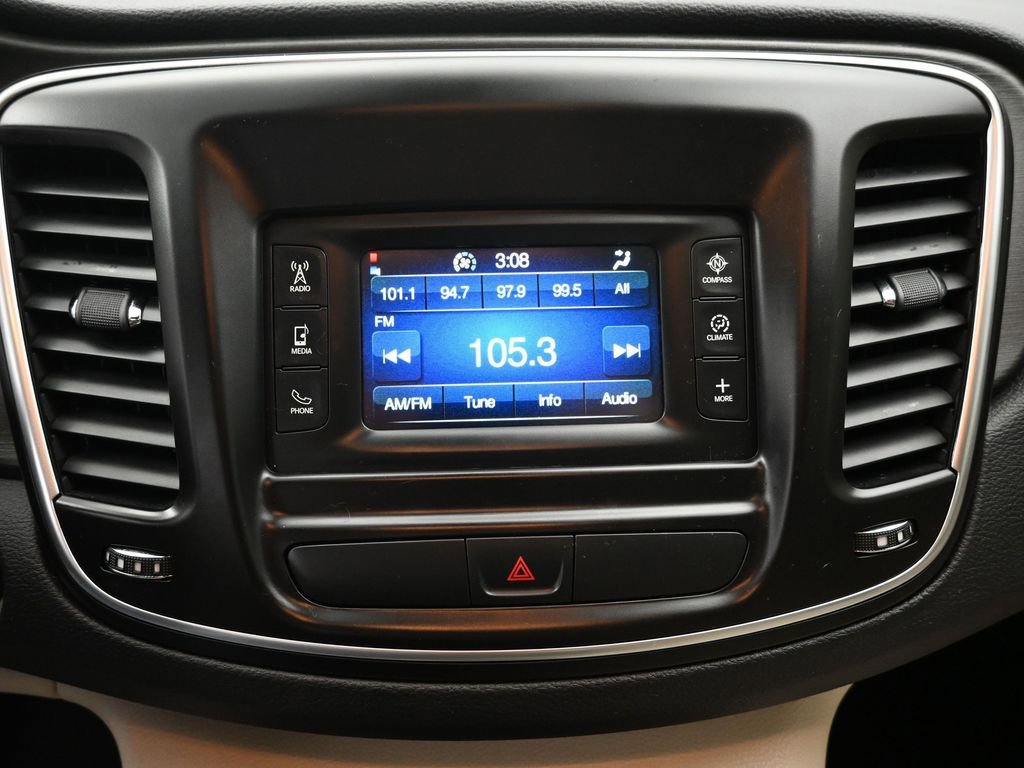 Used 2016 Chrysler 200 Limited image 15