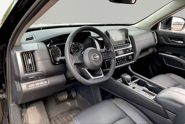 Used 2025 Nissan Pathfinder SL w/ SL Premium Package FWD image 12
