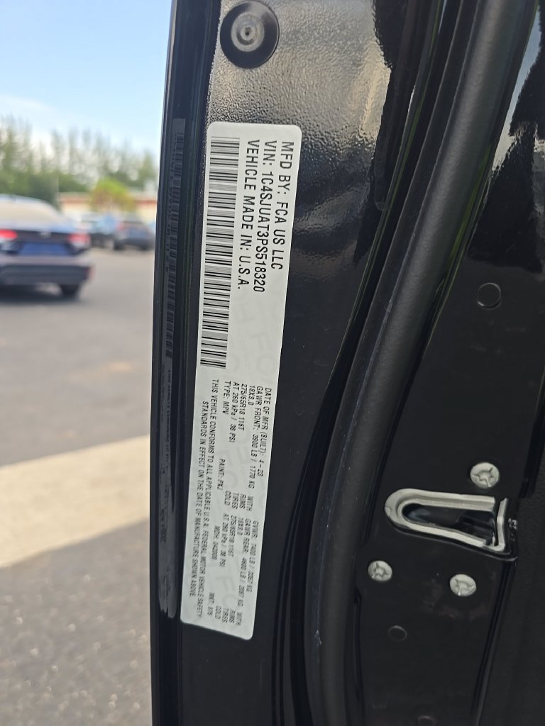 Used 2023 Jeep Wagoneer 2WD image 16