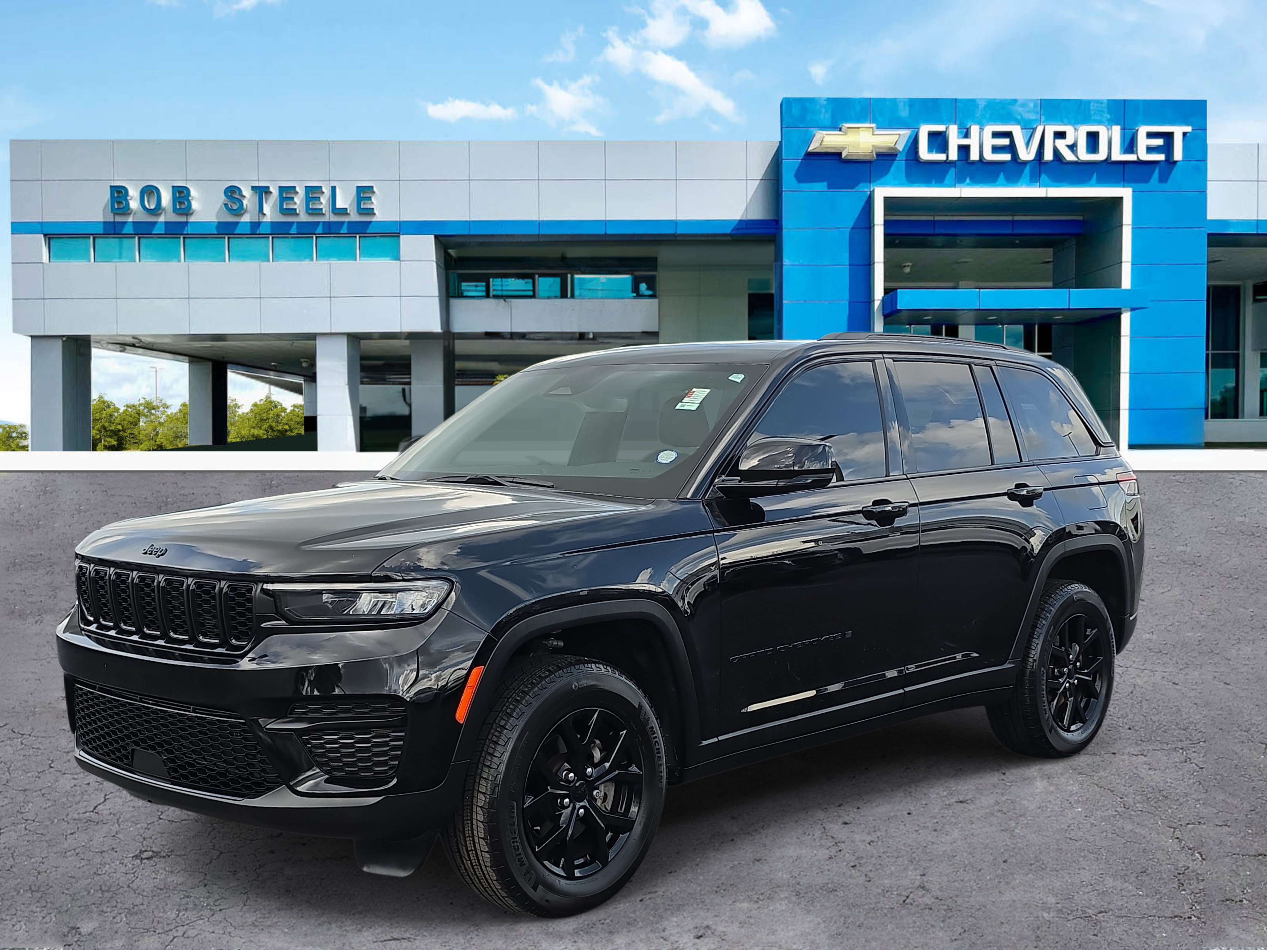 Used 2024 Jeep Grand Cherokee Altitude AWD/4WD image 2
