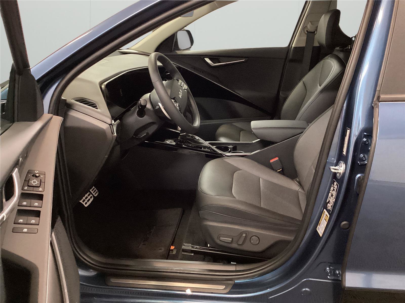 New 2026 Kia Niro SX Touring FWD image 10