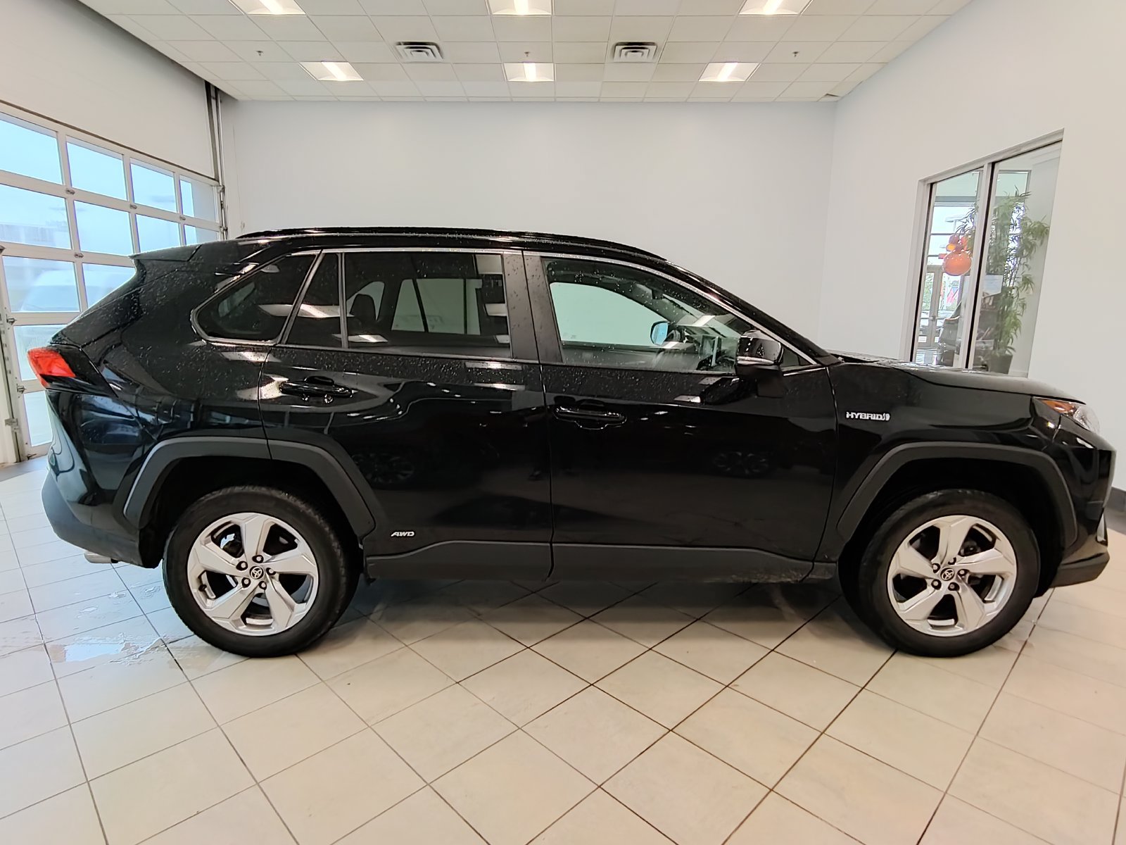 Used 2021 Toyota RAV4 XLE Premium AWD/4WD image 2