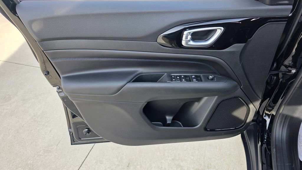 New 2026 Jeep Compass Latitude image 22