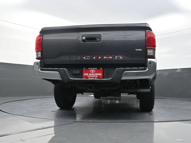 Used 2018 Toyota Tacoma SR5 RWD image 38