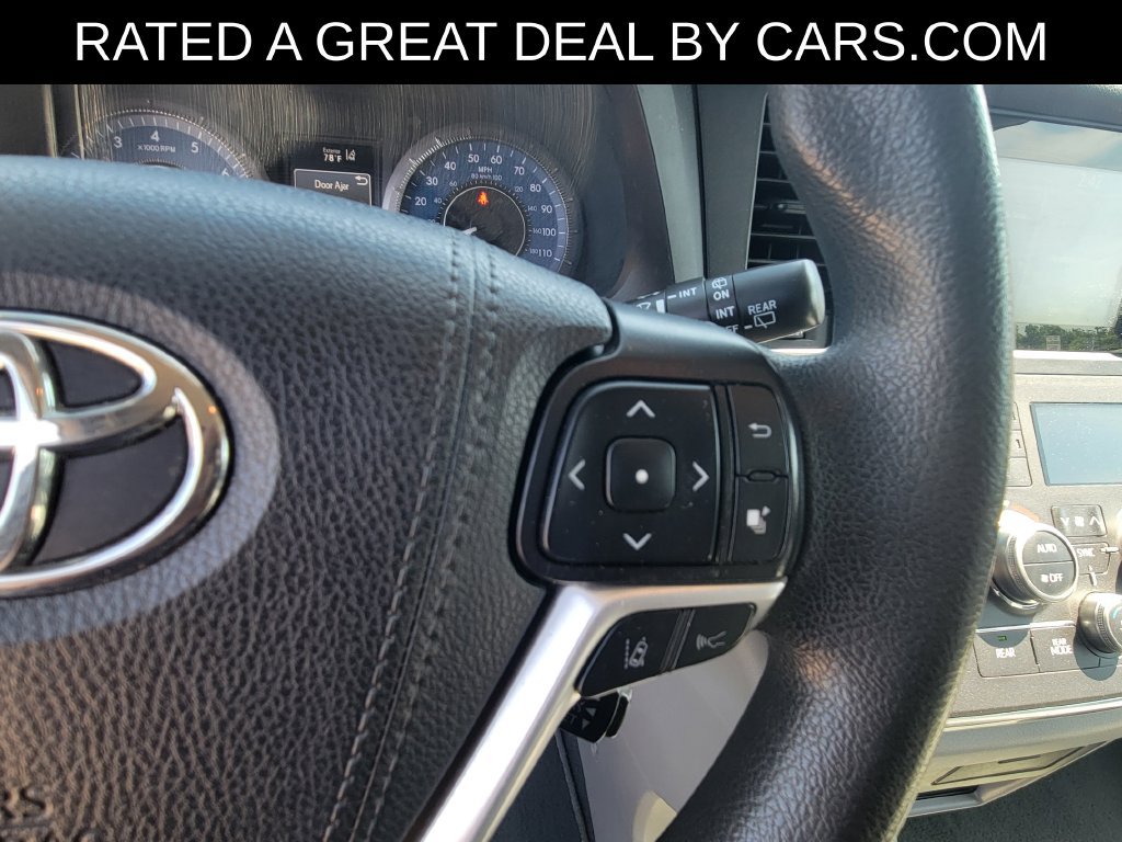 Used 2019 Toyota Sienna L w/ Carpet Mat Package FWD image 17