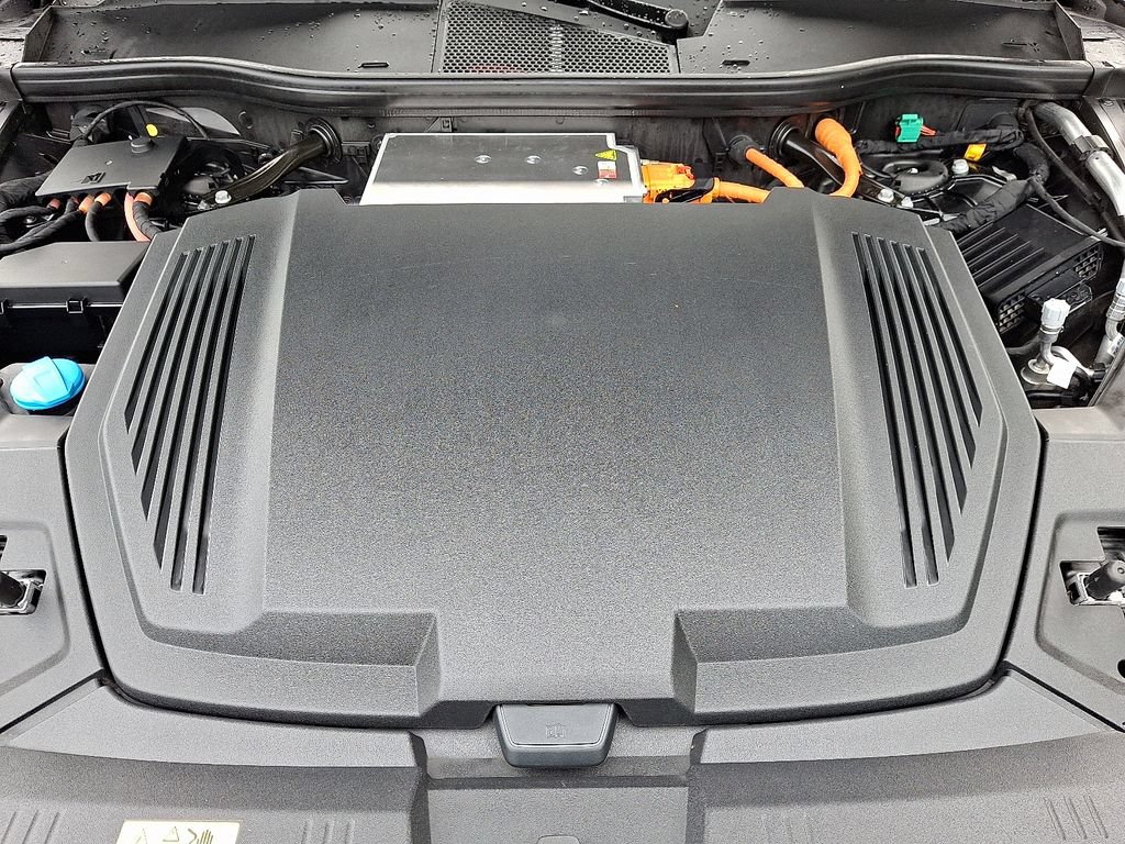Used 2024 Audi Q8 e-tron Premium AWD/4WD image 31
